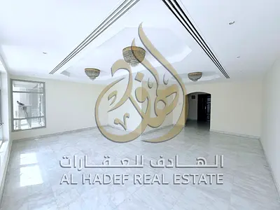 شقة 3 غرف وصالة مع غرفة خادمة للإيجار في المجاز 3 | إطلالة مفتوحة وصف أول على البحيرة