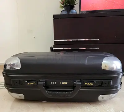 Hard-shell carry-on suitcase with TSA lock — maximum space in hand carry