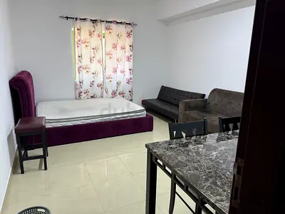 Family or ladies sharing master room available for rent