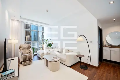 Spacious 1 Bed | Elegant Living | Balcony