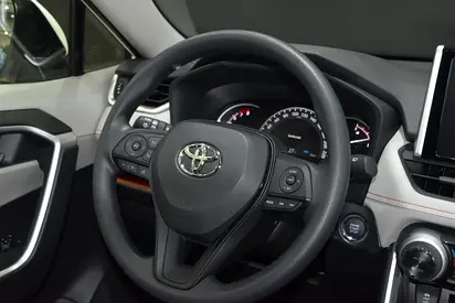 2023 Toyota RAV 4 — фото 16