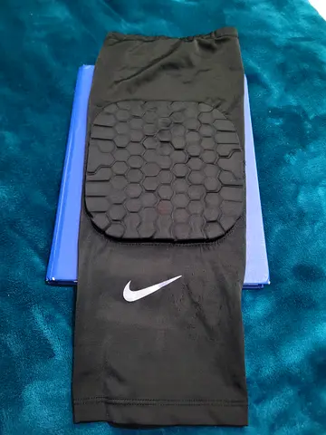 Nike Single Knee Pad (Black)