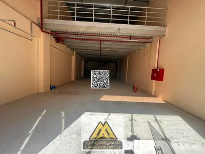 شبرة تجارية بمساحات تشغيل كبيرة وميزانين عملي في قلب الجرف الصناعية مع سهولة حركة النقل والشحن