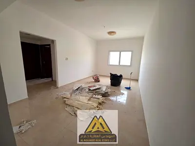 مساحات واسعة وموقع حيوي قريب من الجامعة مع تقسيم عملي وبناية عائلية نظيفة وأسهل طرق دفع في عجمان