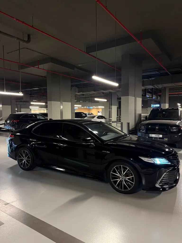 Toyota Camry 2022 — photo 1 of 8