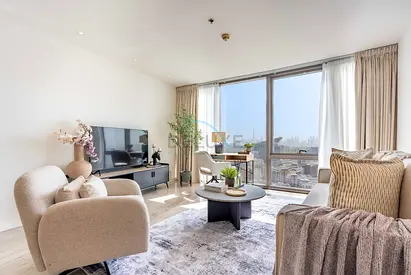 Prime Creekside 1BR on the Top Floor with Harbour Views, a Few Minutes’ Walk from the Metro, D1 Tow