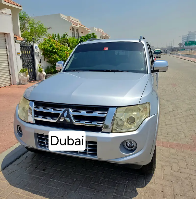 Mitsubishi Pajero 2012 — photo 1 of 7