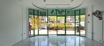 Showroom available near Muteena Park Deira Main road facing With Mezzanine Floor
