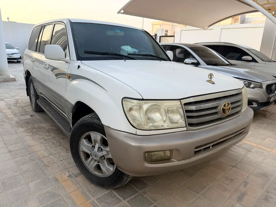 Toyota Land Cruiser 2006 — photo 1 of 4