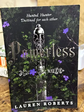 Plunderless by Lauren Roberts (paperback) - Haunted Hunter series