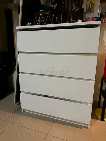 chest of drawers