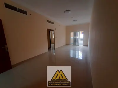 مساحه ممتازه *بلكونه ب اطلاله مفتوحه * خزائن بالحائط* تكيف مركزي * تسهيل ف الدفعات * صيانه فري