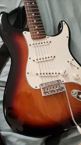 Fender Stratocaster Player + Free Pedal