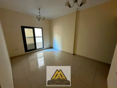 شقة غرفه وصالة بمساحة كبيرة وبلكونة (ثاني ساكن) مع خزائن حائط وتكييف مركزي و2 حمام للإيجار السنوي في الروضة 1 عجمان خلف مركز شرطة الحميدية بسعر 30 أل