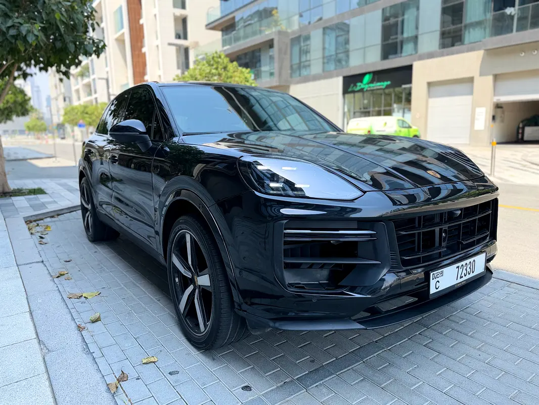 Porsche Cayenne 2024 — photo 1 of 13