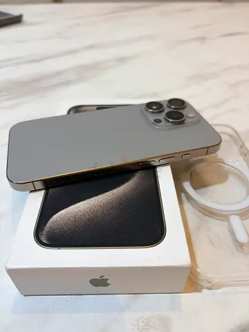 iPhone 15 pro 256GB natural titanium 87% battery