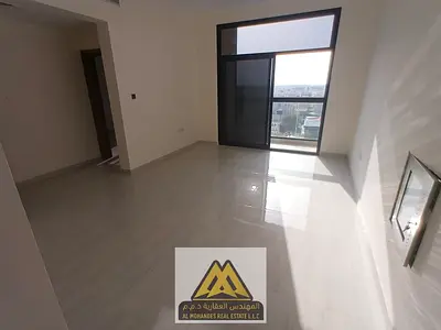 Located directly on the main road, the apartment features a spacious layout, central air conditioning, and a modern design in a family-