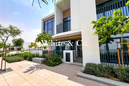 Great location | Corner Unit | Vacant