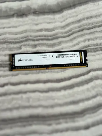 Corsair DDR4 8GB Desktop RAM Stick (Single Module)