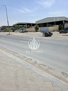 🌿 Warehouse for Sale in a prime location close to major services and transport links