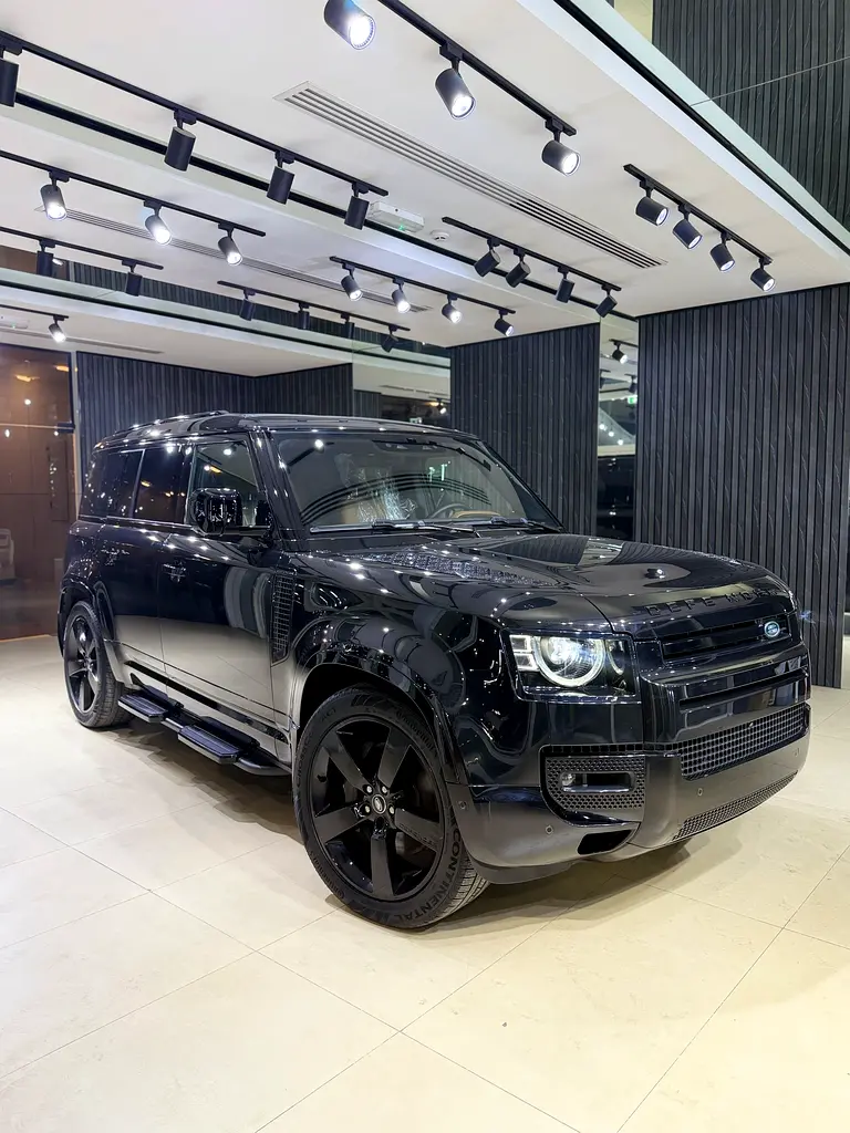 Land Rover Defender 2025 — photo 1 of 14