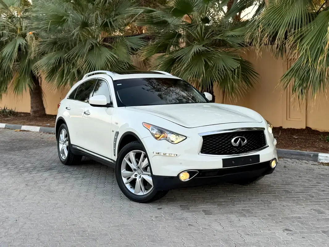 Infiniti Q70 2019 — photo 1 of 13