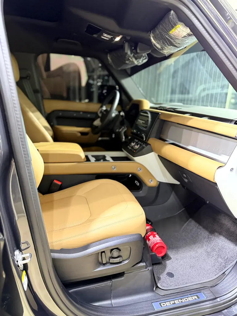 Land Rover Defender 2026