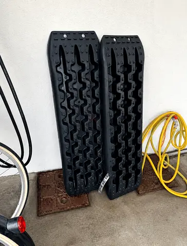 Pair of Heavy-Duty Sand/Mud Recovery Traction Boards (2 pcs)