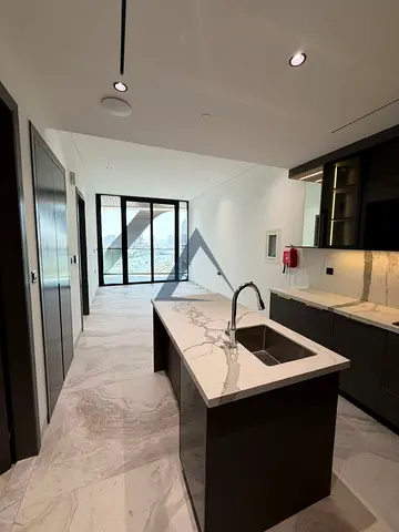 HIGH FLOOR | CHILLER FREE | LUXURY LIVING