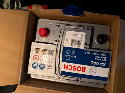 Bosch battery 44ah brand new for sale