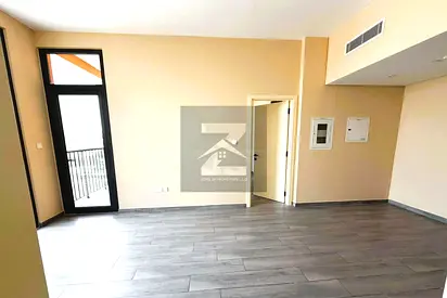 Great Location | Closed Kitchen | Multiple Cheques