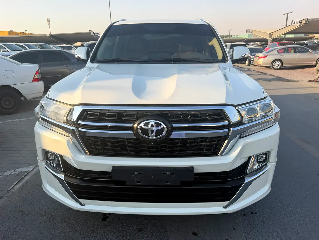 Toyota Land Cruiser 2013 — photo 1 of 11