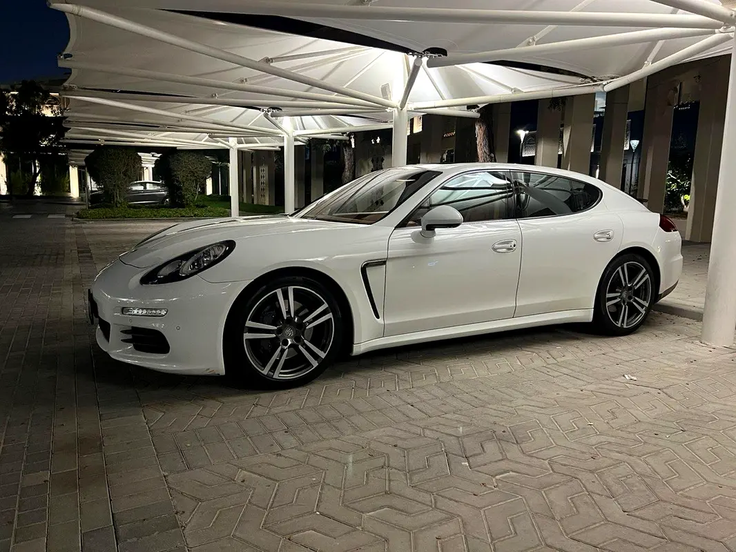 Porsche Panamera 2014 — photo 1 of 9