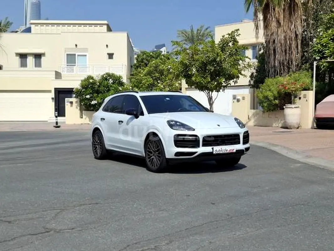 Porsche Cayenne 2022 — photo 1 of 20