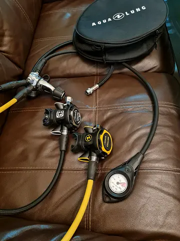 Aqualung Legend Elite Regulator Set with Pressure Gauge and Octopus