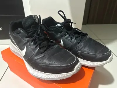 Nike Todos Black/White – US 11 (With Box) – Good Condition