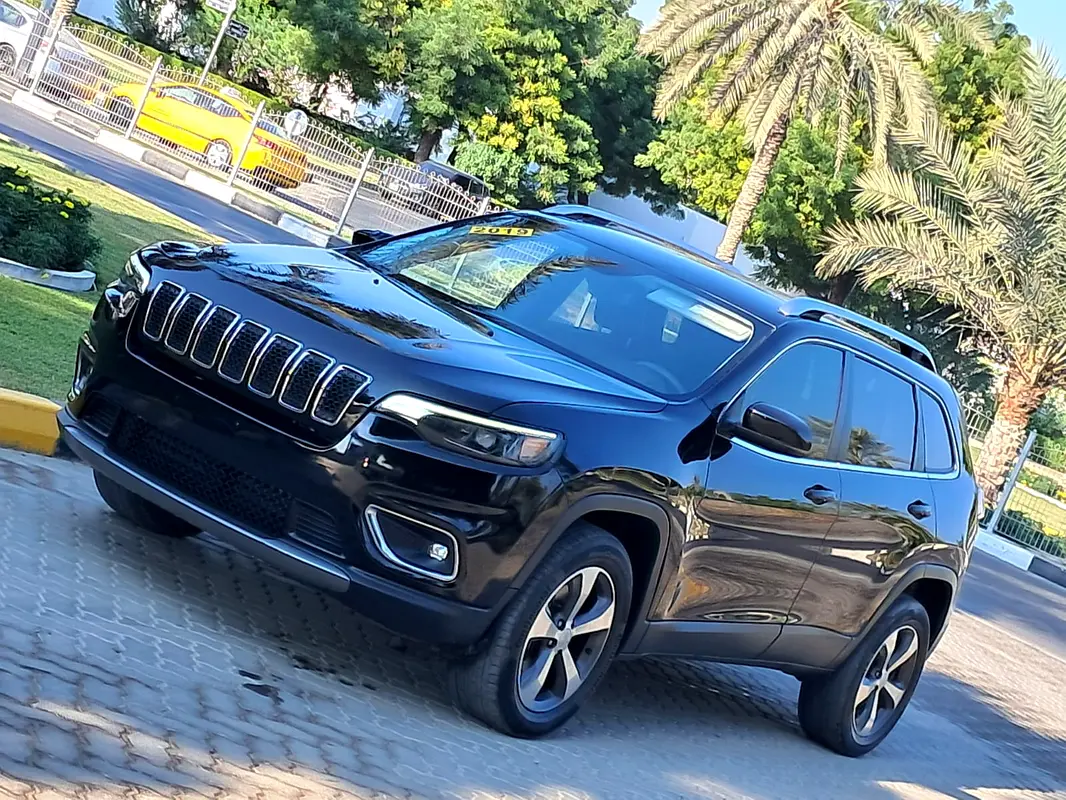 Jeep Cherokee 2019 — photo 1 of 11
