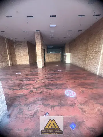 محل تجاري شاسع بمساحة 1500 قدم مربع للإيجار السنوي في منطقة النخيل عجمان ثاني نمرة من الكورنيش