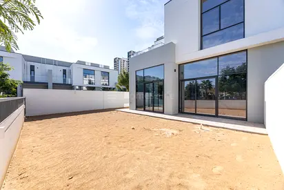 On the Park | Corner unit | Large Plot