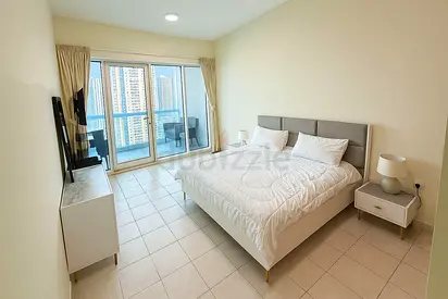 Spacious Master Room | En-Suite Bath | Balcony | Direct DMCC Metro | Available 1st July