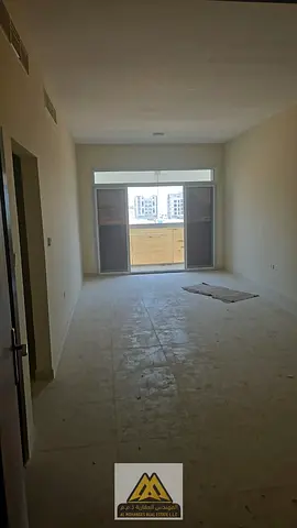 شقة غرفتين وصالة أول ساكن بمساحات واسعة وثلاثة حمامات للإيجار السنوي نظام شيرنج صريح في الجرف 3 عجمان