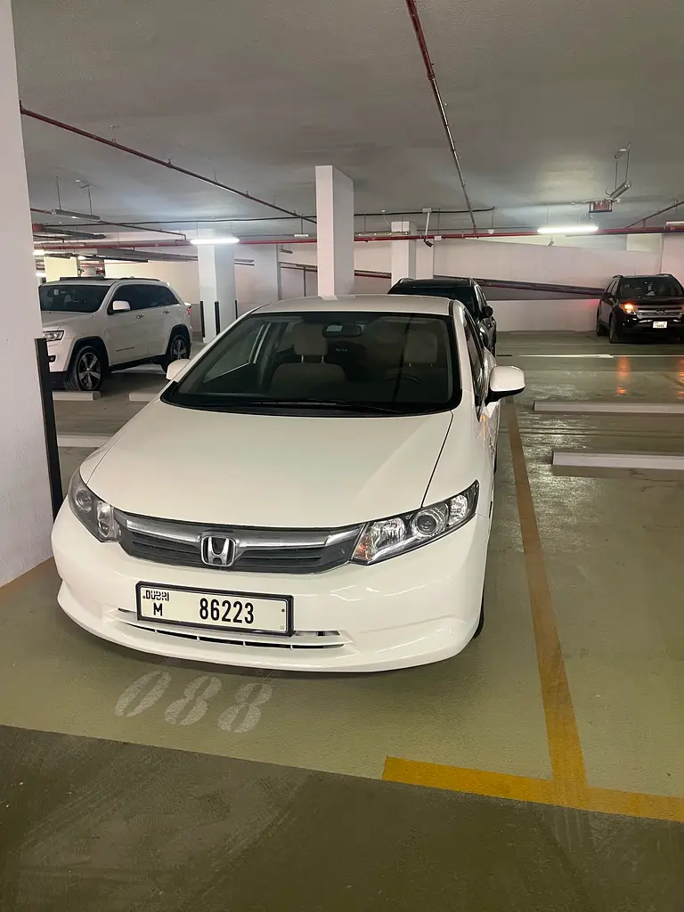 Honda Civic 2012 — photo 1 of 6