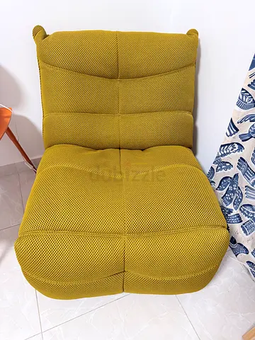 Comfortable single yellow lounge chair — good condition