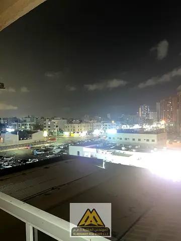 موقع مميز | مطبخ مغلق | بلكونة | تكييف مركزي | مساحة كبيرة | جاهزة للسكن فورًا | قريب من جميع الخدمات والمرافق | سكن مريح | مناسب للعائلات | سعر مميز