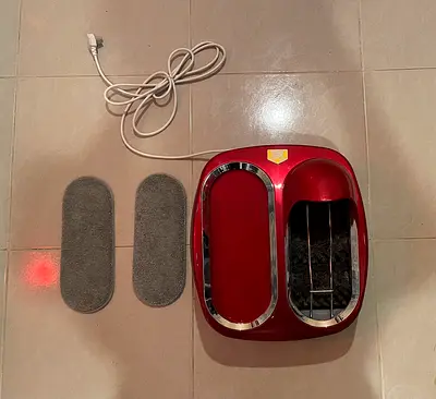Red Electric shoe polisher with Pads, Working
