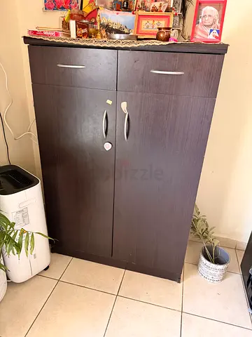 Shoe cabinet