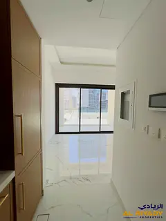 Hot Sale | Spacious unit | Balcony | Pool &amp; Downtown View I Vacant