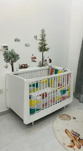 SnuzKot Modern White Baby Crib with Slatted Sides