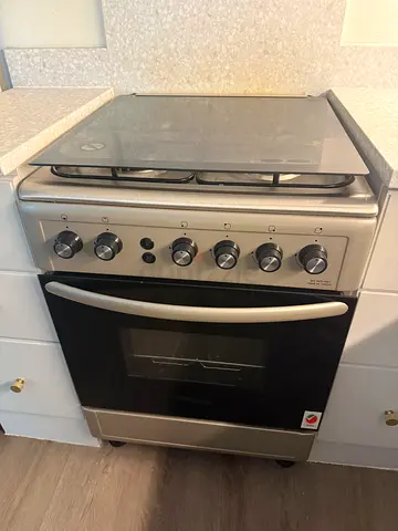 Used freestanding gas cooker with oven - good working condition