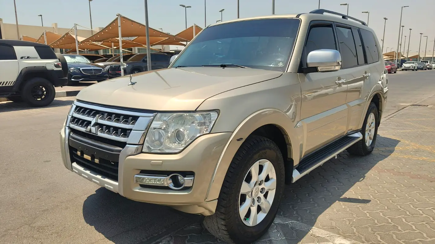 Mitsubishi Pajero 2016 — photo 1 of 20